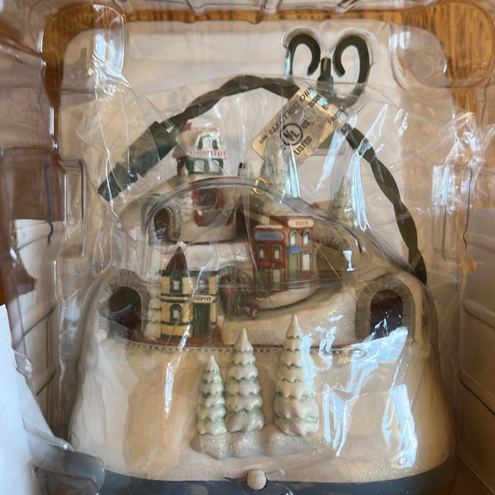 NIB 2008 Hallmark Keepsake Home for Christmas Ornament - Picture 4 of 5